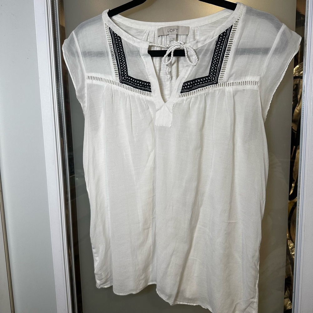 LOFT Size M White with Navy Embroidered Top - Picture 2 of 6